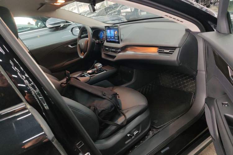 Used Hongqi E-QM5 2022 431 km Charge & Enjoy Edition