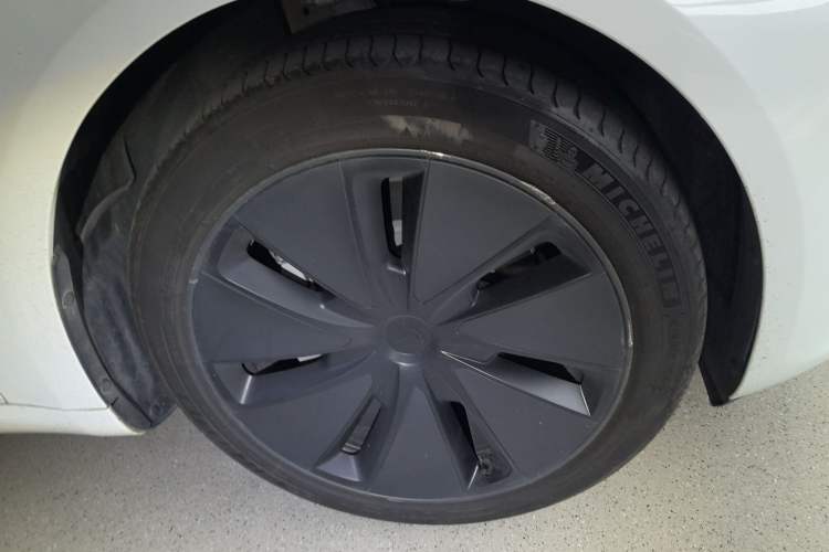 Used Tesla Model 3 2023 Rear-Wheel-Drive Version Right Front Wheel Hub