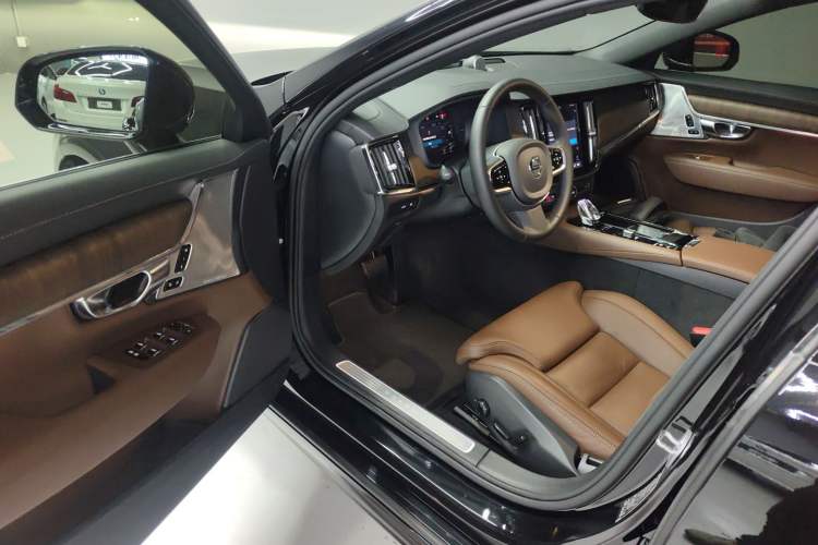 Used Volvo S90 New Energy 2025 Plug-in Hybrid Four-Wheel Drive Long-Range Luxury Smart Edition