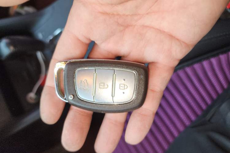 Used Hyundai ix35 2013 2.0L Automatic Two-Wheel Drive Smart GLS China IV Standard Vehicle Key