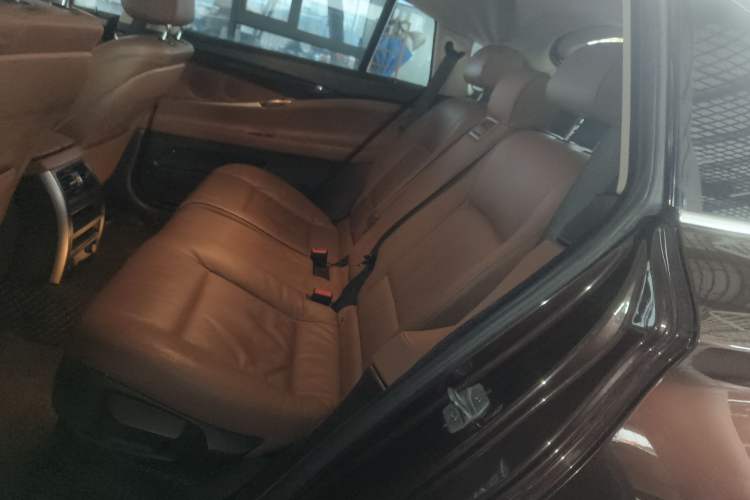 Used BMW 5 Series GT 2015 528i Leading Model
