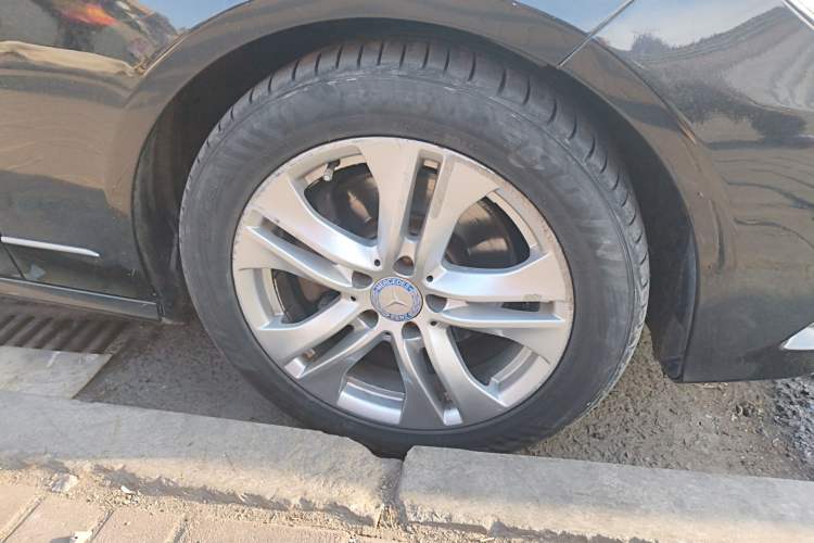 Used Mercedes-Benz E-Class 2010 E 300 L Fashion Model
