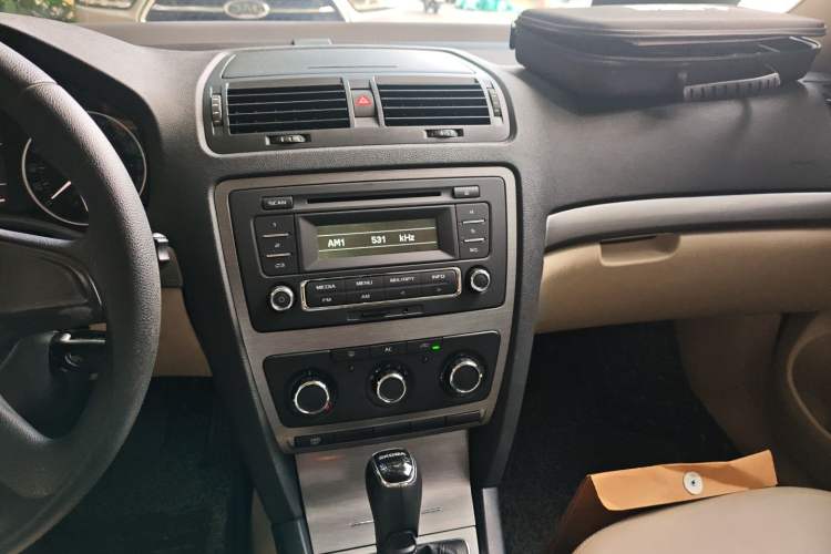 Used Skoda Octavia 2015 Classic Model 1.6L Automatic Yijie Version
