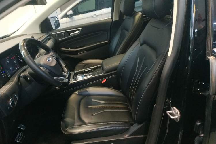 Used Ford Edge 2021 PLUS EcoBoost 245 Two-Wheel-Drive Titanium 7-Seater
