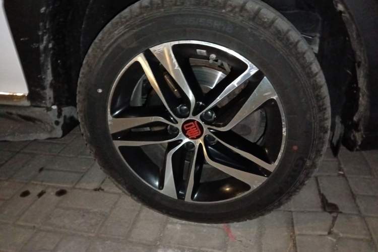 Used BYD Tang New Energy 2015 2.0T Four-Wheel-Drive Flagship Model
