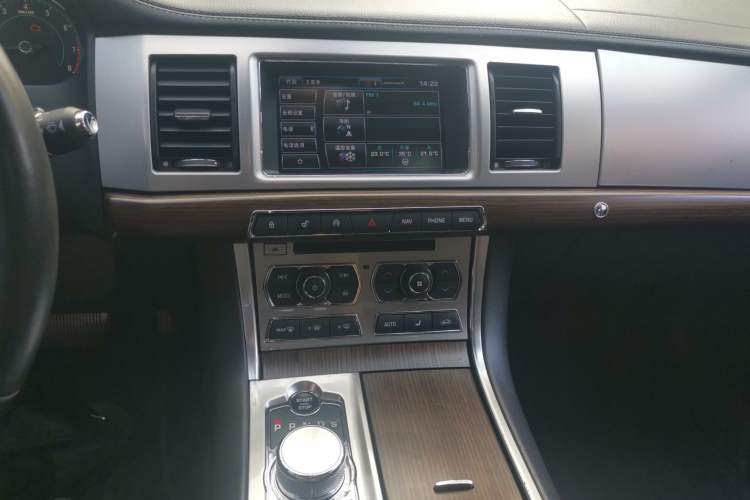 Used Jaguar XF 2015 XF 2.0T Prestige Edition Audio And AC Panel