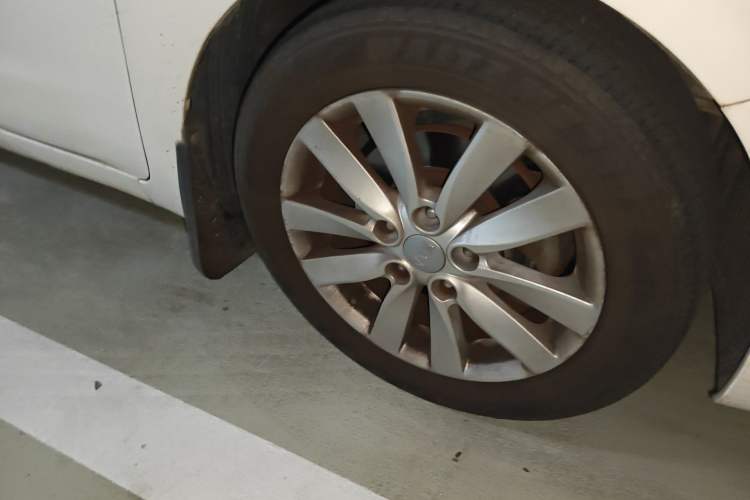 Used Kia K3 2013 1.6L Automatic GL Right Front Wheel Hub