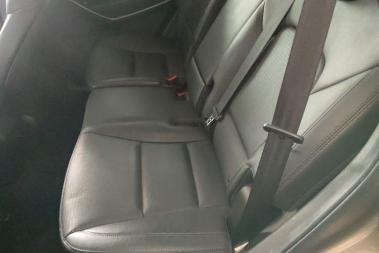 Used Hyundai Santa Fe 2013 2.4L Automatic Two-Wheel Drive Smart Version Left Rear Seat