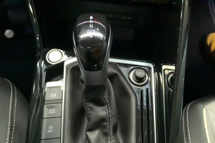 Used Volkswagen Tayron 2024 300TSI Two-Wheel-Drive Luxury Plus Advanced Version Gear Lever