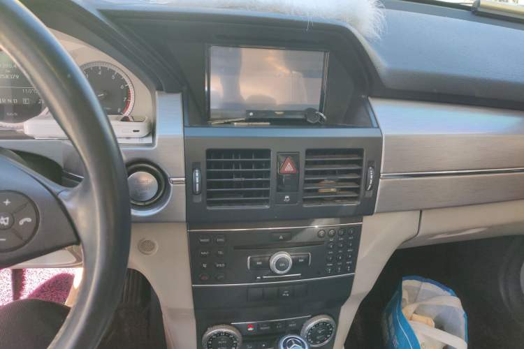 Used Mercedes-Benz GLK-Class 2011 GLK 350 4MATIC Audio And AC Panel