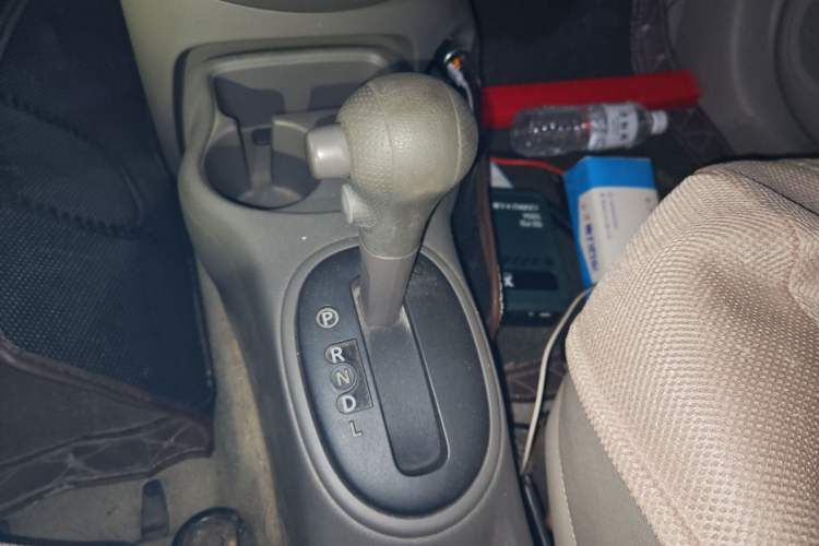 Used Nissan Sunny 2015 1.5XE CVT Comfort Edition Gear Lever