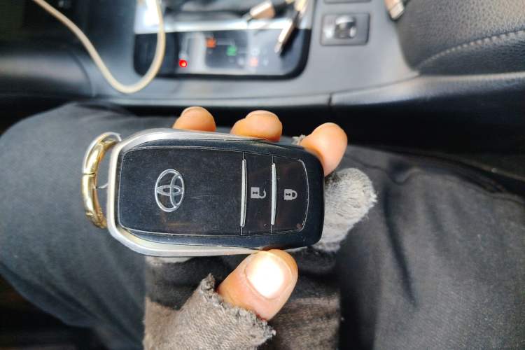 Used Toyota Highlander 2015 2.0T Four-Wheel Drive Luxury Edition 7-Seater Vehicle Key