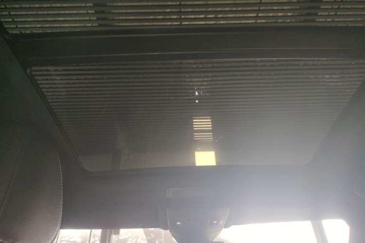 Used Volkswagen T-ROC 2023 300TSI DSG Two-Wheel-Drive Chen Guang Edition Headliner