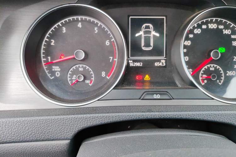 Used Volkswagen Golf 2014 1.4TSI Automatic Luxury Model Odometer Close Up