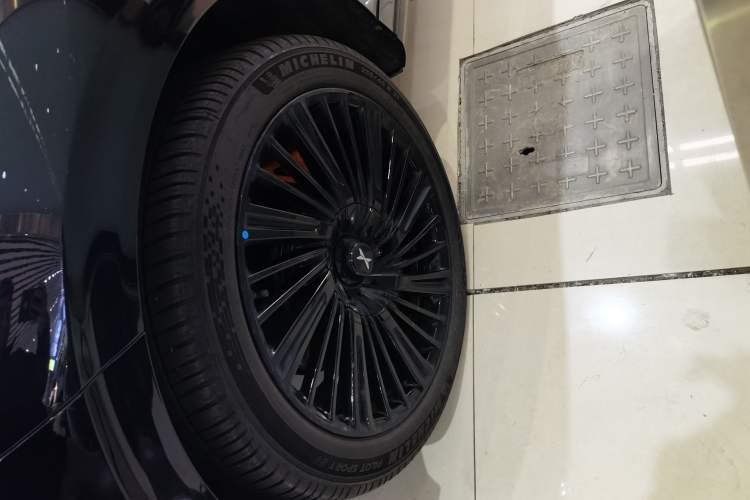 Used XPeng G9 2025 625 Long-Range Max Left Front Wheel Hub