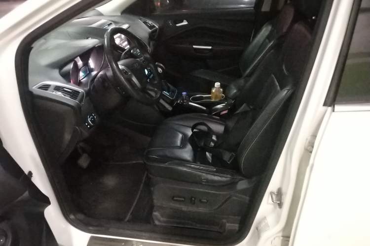 Used Ford Kuga 2013 2.0L GTDi Four-Wheel-Drive Sport Model Left Front Seat