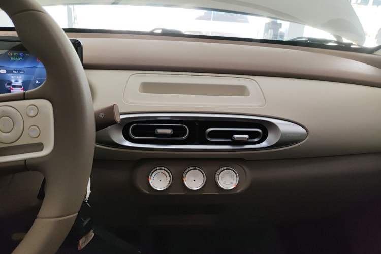 Used Wuling Hongguang MINIEV 2025 Four-Door Version Advanced Edition Audio And AC Panel