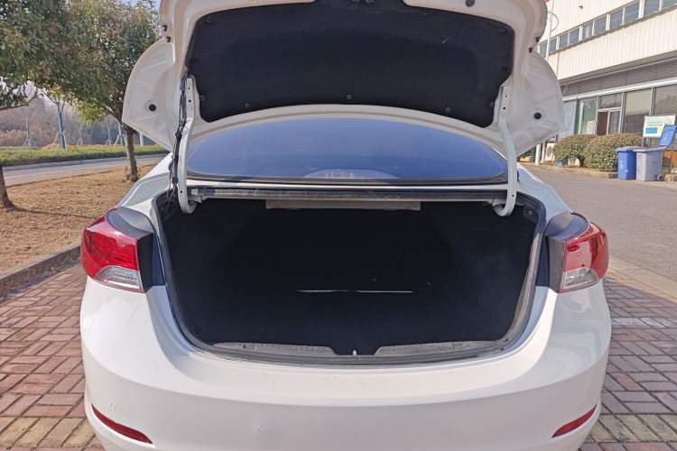 Used Hyundai Elantra (5th Generation / Langdong) 2015 1.6L Automatic Fashion Model