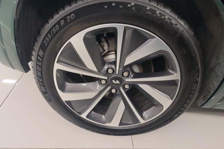 Used Li Auto ONE 2021 Extended-Range 6-Seater Version Right Rear Wheel Hub