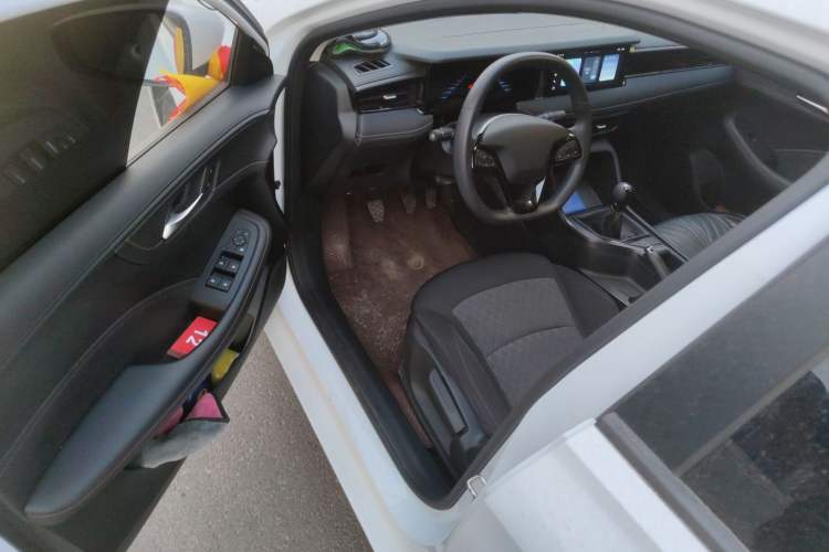 Used Roewe i5 2023 1.5L Manual Comfort Edition
