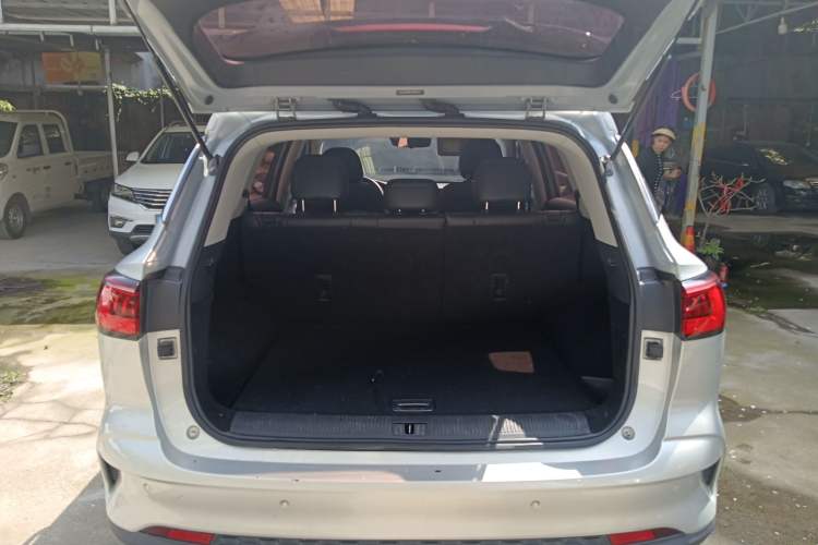 Used Roewe RX5 MAX 2019 400TGI Automatic 4G Connect Luxury Edition Trunk