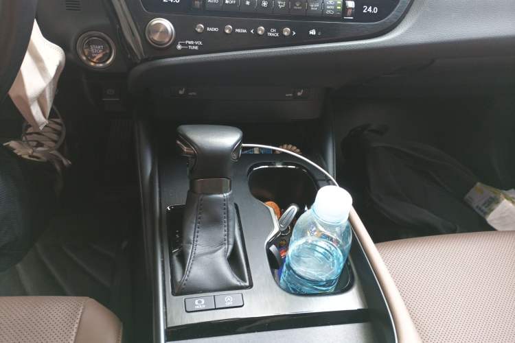 Used Lexus ES 2022 260 Excellence Edition Gear Lever