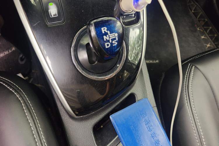 Used Toyota Corolla 2017 Revised Dual-Engine 1.8L E-CVT Leading Edition Gear Lever