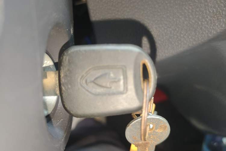 Used Jinbei New Hiace X30L 2023 1.5L Super Enjoyment Van 2/5 Seats Non-Air-Conditioned Version SWC15M