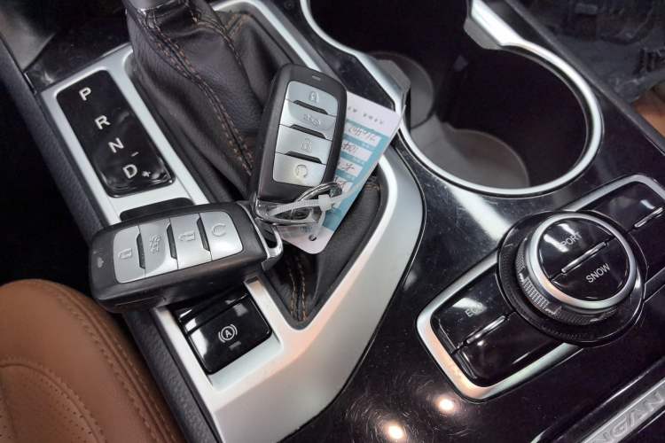 Used CHANGAN CS95 2017 2.0T Two-Wheel Drive Zhiyuan Edition Interior 1