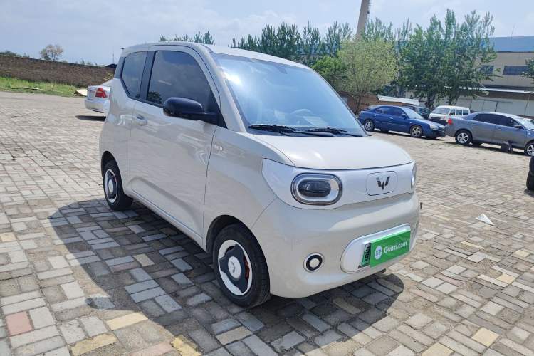 Used Wuling Hongguang MINIEV 2024 3rd Generation 215km Youth Edition Front Right 45 Deg