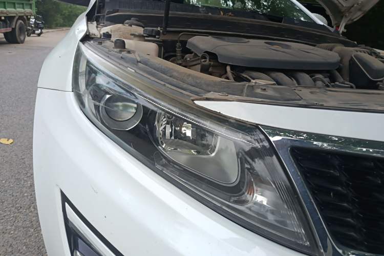 Used Kia K5 2015 2.0L Automatic LUX Right Front Headlight