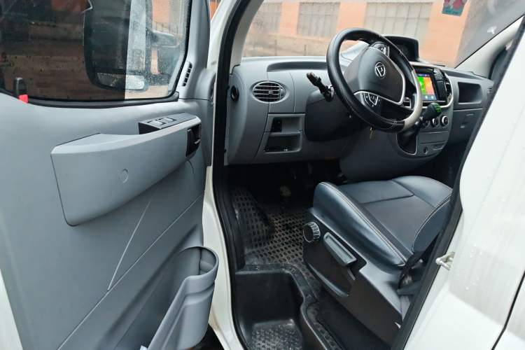 Used SAIC MAXUS Xintu V80 2021 2.0T Manual Classic Aoyuntong Long Wheelbase Mid-Roof 6/7/8/9-Seater