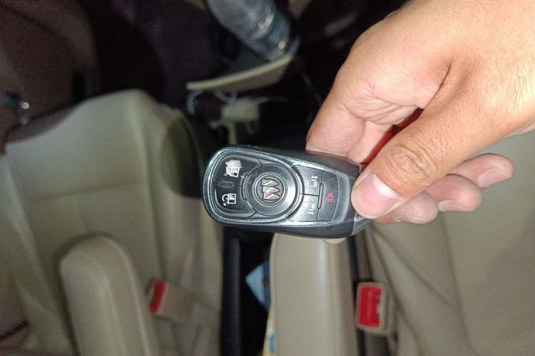 Used Buick GL8 2022 ES Landtrek 653T Luxury Edition