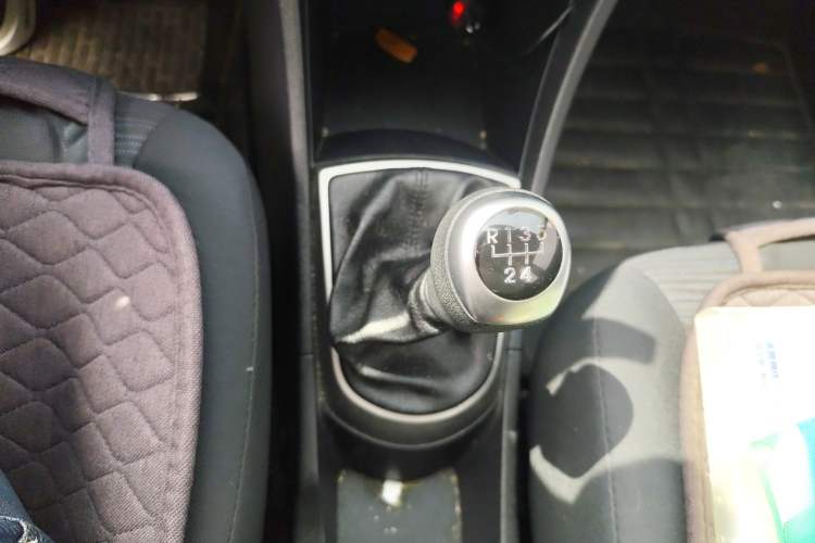 Used Hyundai Verna Ray 2014 1.4L Manual GL Gear Lever