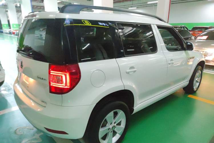 Used Skoda Yeti 2016 1.4TSI DSG Advanced Edition Rear Right 45 Deg