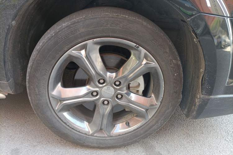 Used Dodge Journey 2016 2.4L Two-Wheel-Drive Touring Edition Right Front Wheel Hub