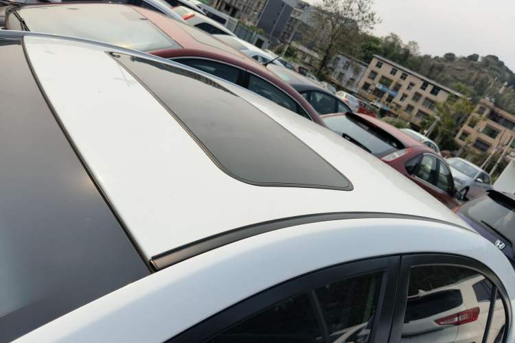 Used Geely Auto Emgrand 2017 Sedan Million Edition 1.5L Manual - Upward Version Roof