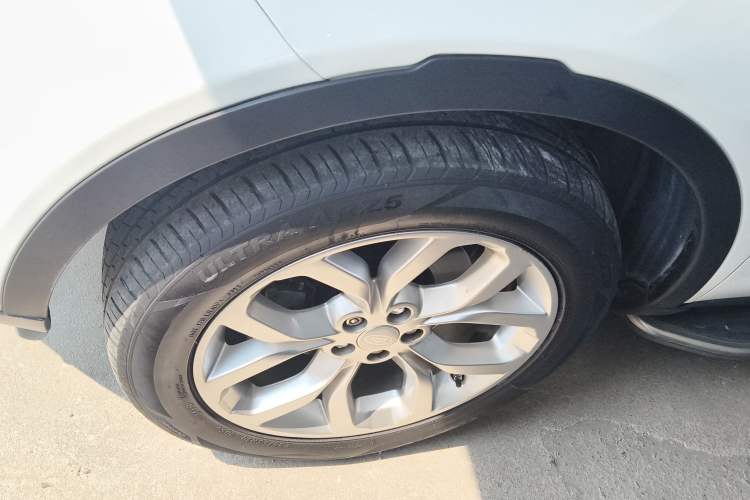 Used Land Rover Discovery Sport 2016 2.0T HSE Left Front Wheel Hub