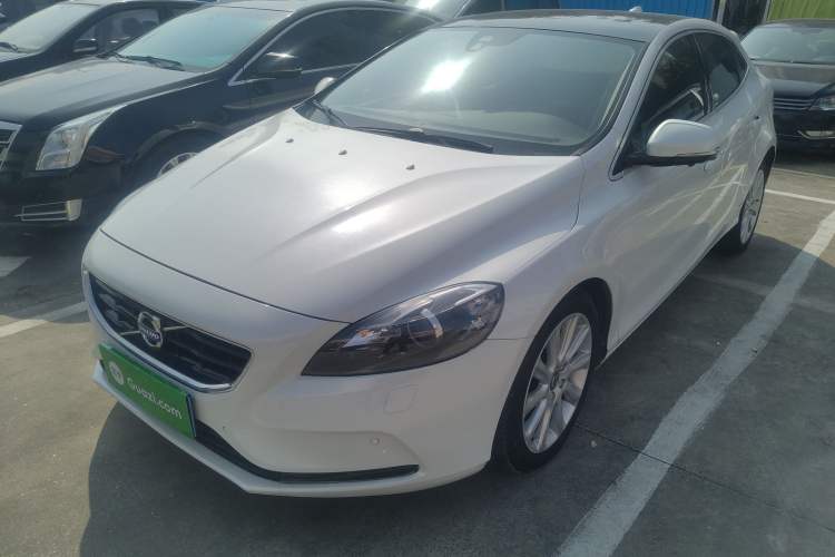 Used Volvo V40 2015 1.6T Zhiya Edition