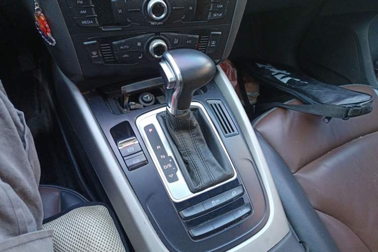 Used Audi Q5 2017 Plus 40 TFSI Technology Model Gear Lever