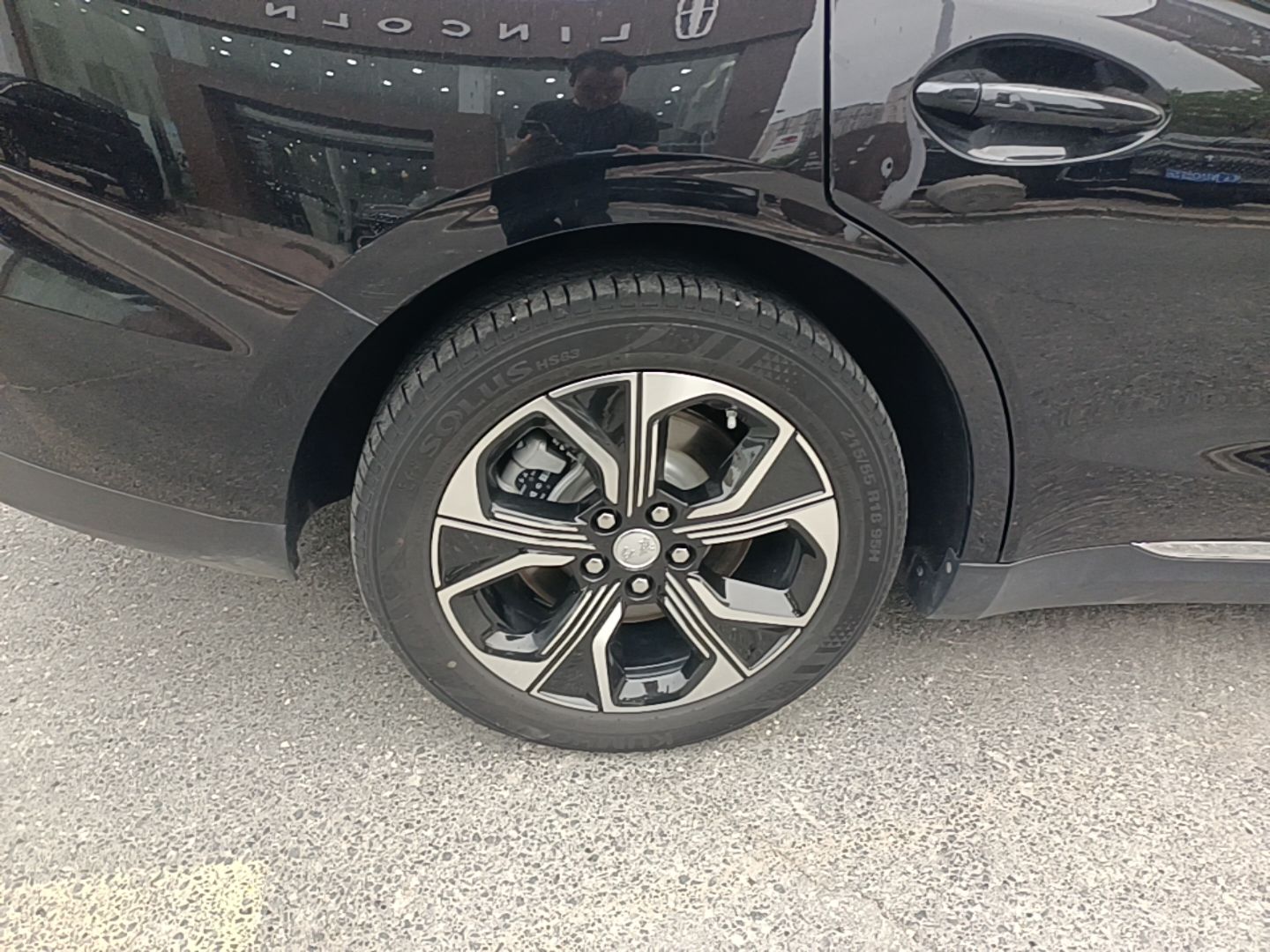 Hongqi E-QM5 2023 Base Travel Edition — снимка 11