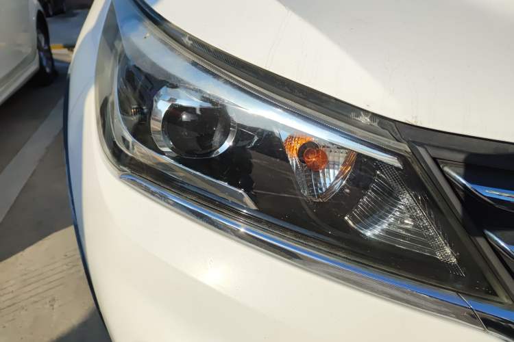 Used Baojun 310W 2017 1.5L Manual Fashion Model China V Right Front Headlight