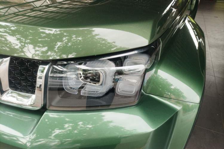 Used BAIC Off-Road BJ40 2023 2.0T Automatic Four-Wheel Drive Urban Hunter Edition Chivalrous Type Left Front Headlight