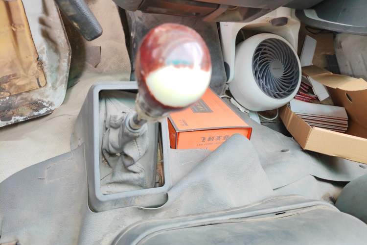 Used Foton Scenic 2014 2.5T Express Standard Long-Wheelbase High-Roof Version with 4J25TC Powertrain