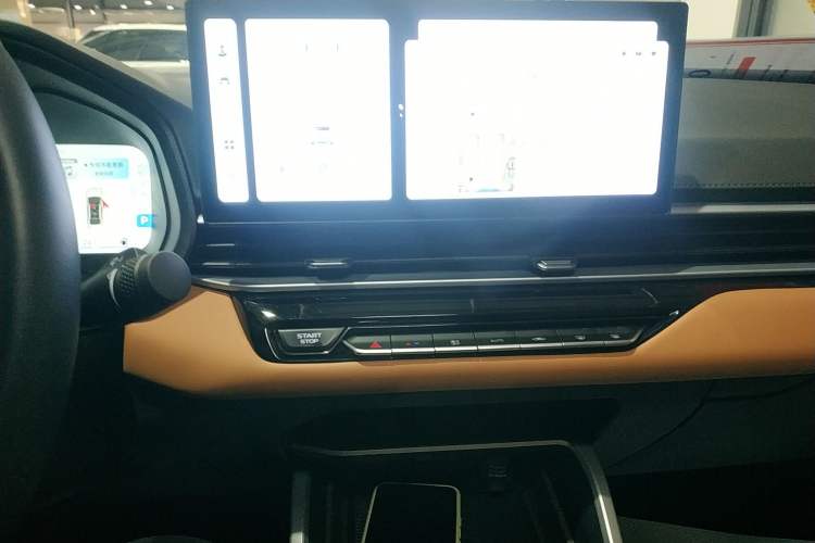 Used Geely Auto Emgrand 2025 4th Generation 1.5L CVT Flagship Version
