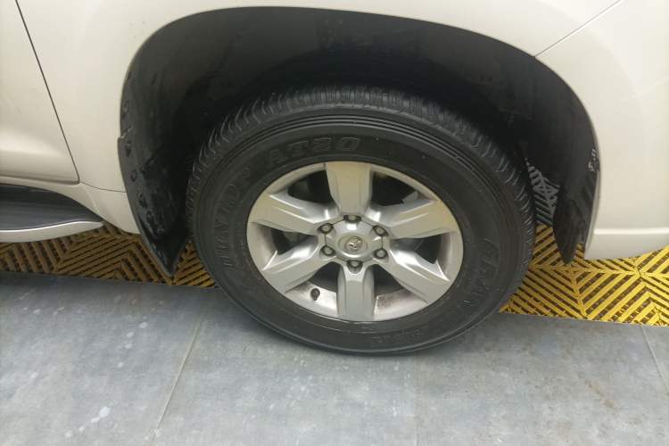 Used Toyota Prado 2016 3.5L Automatic TX-L NAVI Right Front Wheel Hub