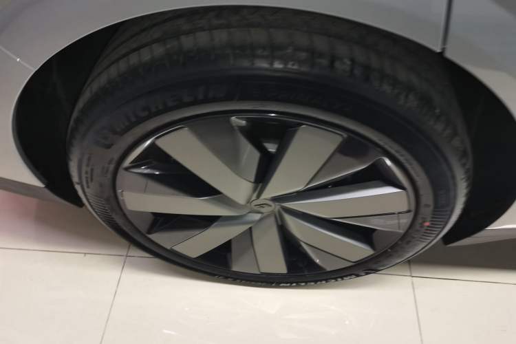 Used Li Auto Li Auto i6 2025 Model Four-Wheel-Drive Standard Type