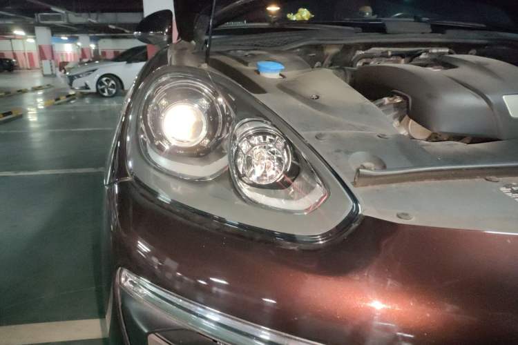 Used Porsche Cayenne 2015 Cayenne 3.0T Right Front Headlight