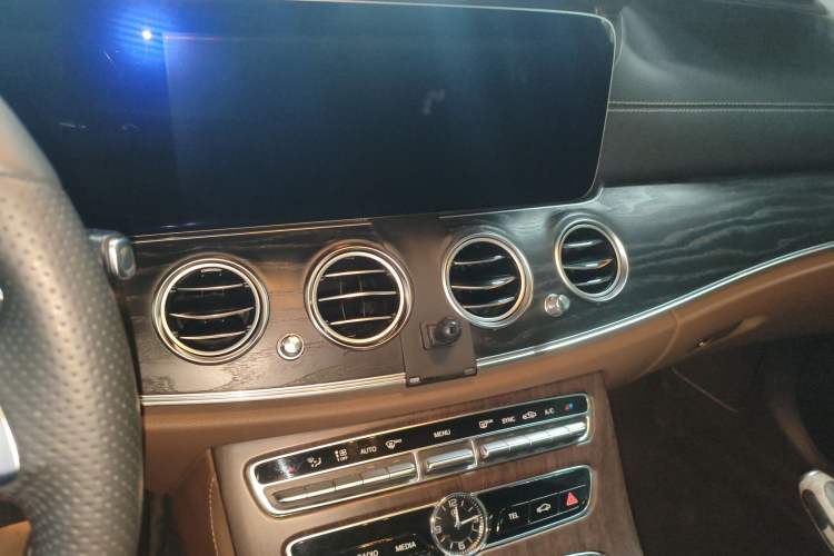 Used Mercedes-Benz E-Class 2017 E 300 L Sport Luxury Edition Audio And AC Panel