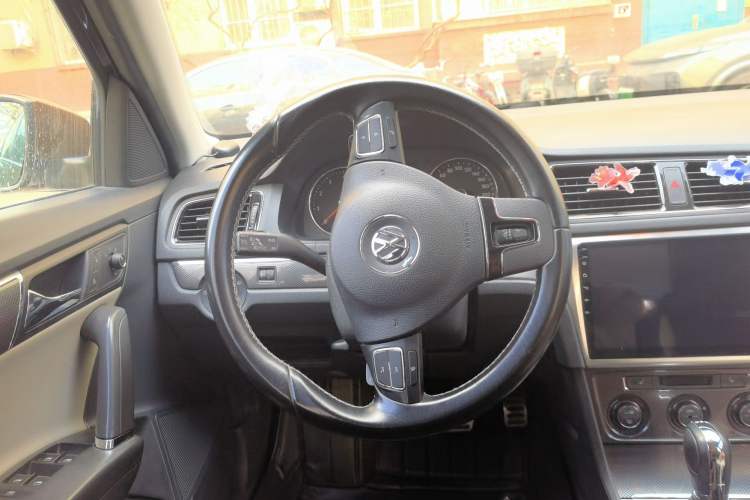 Used Volkswagen Cross Lavida 2014 1.4TSI DSG Steering Wheel
